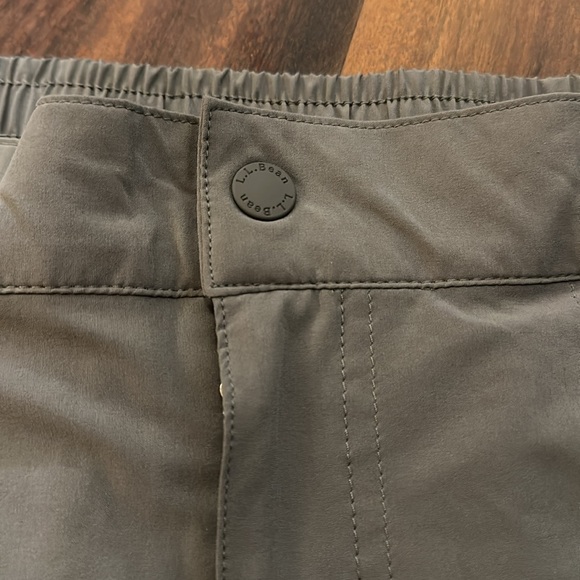 LL Bean Women Gray Bermuda Shorts 9” Inseam Size 12 Regular- Snap/Zip Closure - Picture 7 of 9